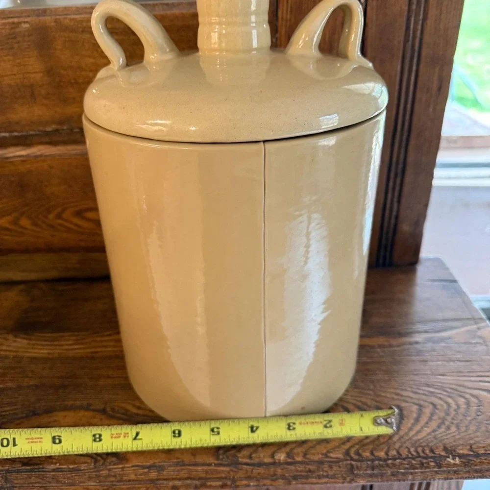Vintage Joggers Jug Ceramic Top Ice Bucket Man Cave Runners Den Bar Pristine